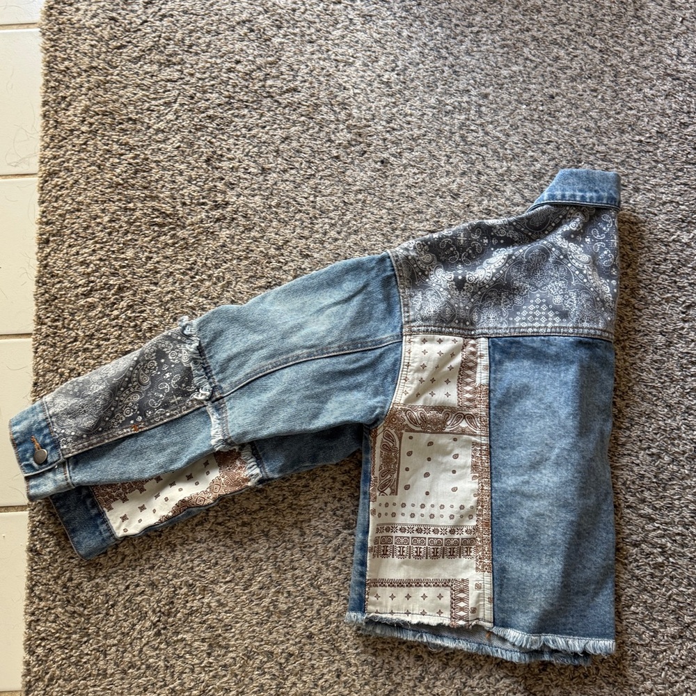 Easel Blue Jean Jacket with Patchwork Design - image 4